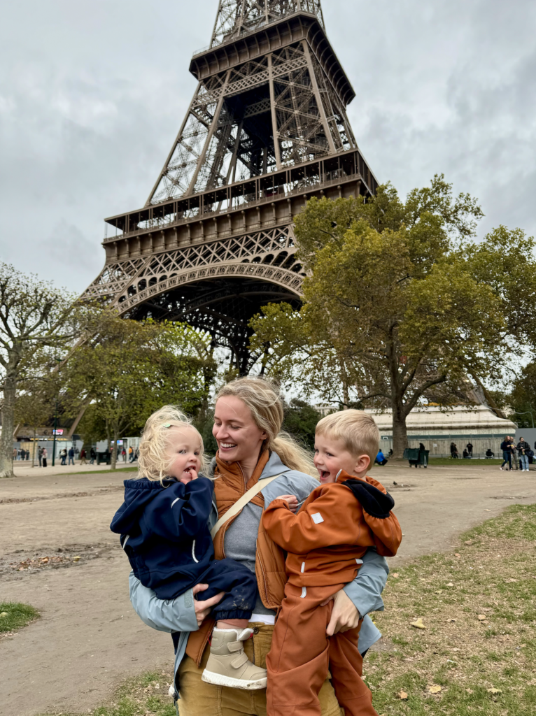 Paris family trip in front of the eiffel tower